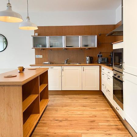 Lovely Two Bed Apartment In Finnieston غلاسغو المظهر الخارجي الصورة